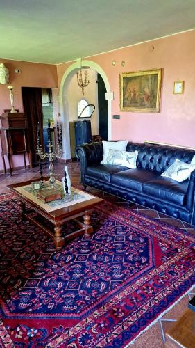 a living room with a couch and a coffee table at Casa del sole in Rivarotta