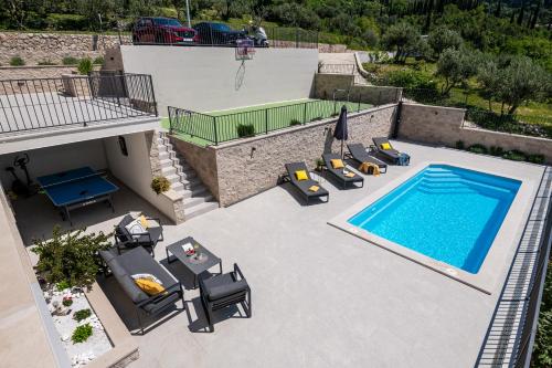an overhead view of a swimming pool on a house at Villa Casa de Flores in Dubravka