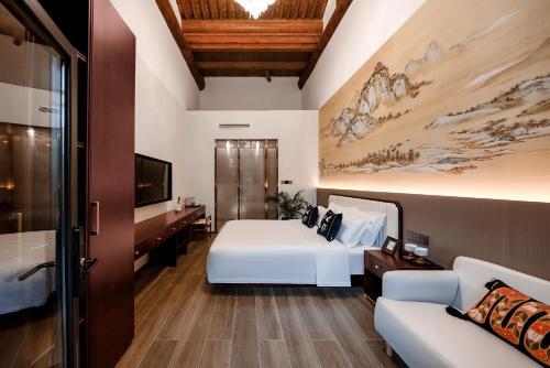 a hotel room with a bed and a couch at Lishè Hotel in Pingyao