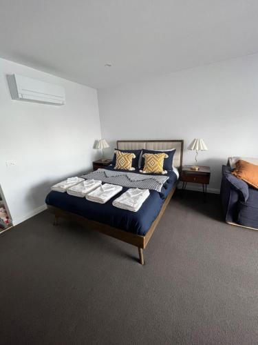 Una cama o camas en una habitación de Ocean view in Lorne