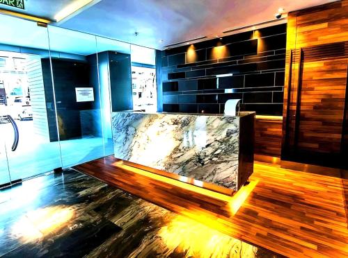 a room with a large stone aquarium in the middle at Riverson SOHO Kota Kinabalu in Kota Kinabalu