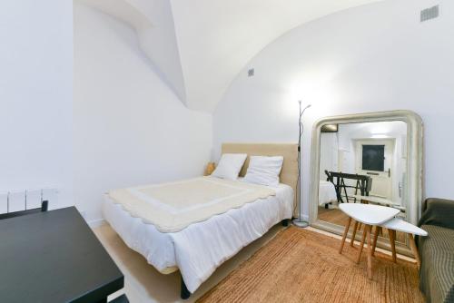 L'ESPERANCE Studio joli petit situé dans le Suquet, proche des commerces, Palais et plages