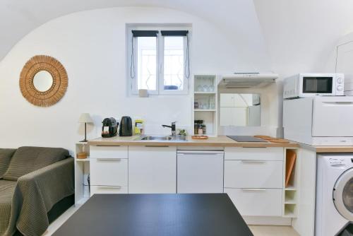 L'ESPERANCE Studio joli petit situé dans le Suquet, proche des commerces, Palais et plages