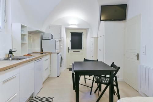 L'ESPERANCE Studio joli petit situé dans le Suquet, proche des commerces, Palais et plages