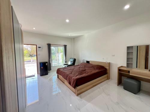 En eller flere senge i et værelse på บุณยาเพลส เด่นชัย แพร่