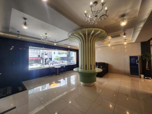 a lobby with a column in the middle of a building at Jeju BnB Hotel in Jeju