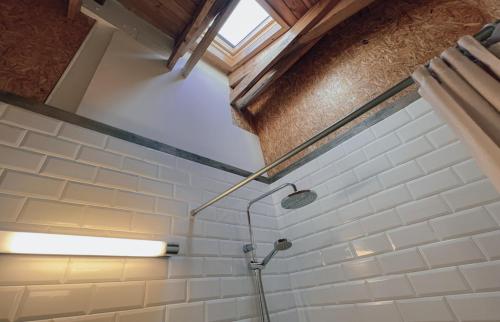 Koupelna v ubytování Apartaments i Bungalows Càmping L'Orri del Pallars