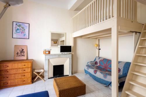 LE RÉTRO studio avec mezzanine en plein centre