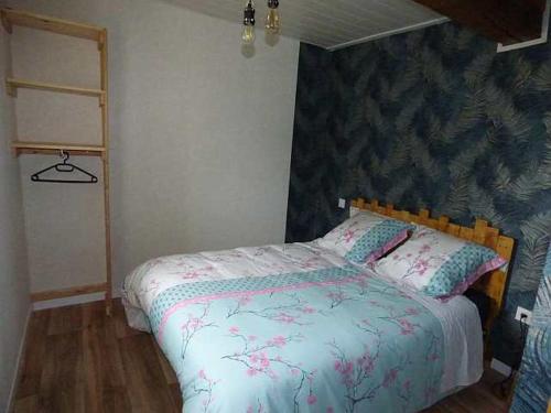 Photo de la galerie de l'établissement Chambre bordeaux et bleue, à La Roche-sur-Yon