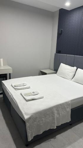 Postel nebo postele na pokoji v ubytování Trio Palace