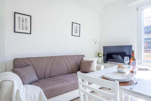 JOIVY Sublime Flat with Balcony