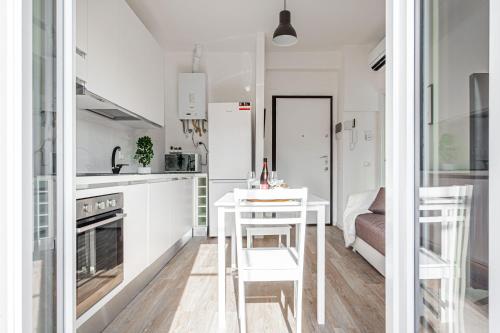 JOIVY Sublime Flat with Balcony