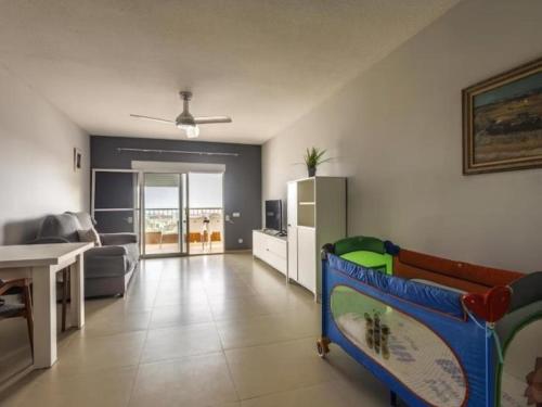 Кровать или кровати в номере DOS Apartamentos familiares en El Puig con piscina, se alquilan juntos