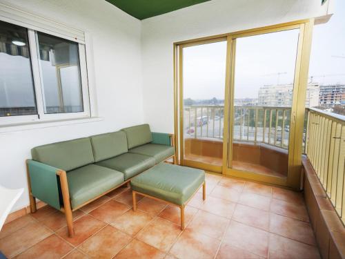 Балкон или терраса в DOS Apartamentos familiares en El Puig con piscina, se alquilan juntos