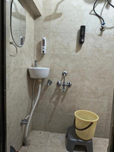 Bilik mandi di Nirvana inn , near ram mandir