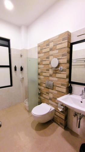 Bilik mandi di The Palm Aryan Gangtok 12 mins MG Marg