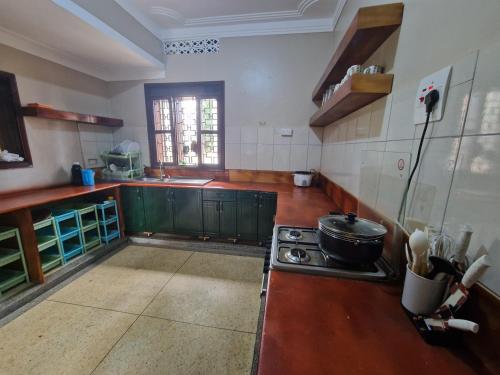 Kuchyň nebo kuchyňský kout v ubytování Ubuntu Hivve Hostel