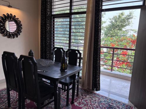 Imagen de la galería de Terminal Stay - Heavenly Independent Jungle Retreat Flat in Meerut, en Meerut