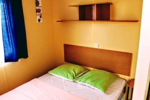 Ένα ή περισσότερα κρεβάτια σε δωμάτιο στο Camping 3 étoiles - Piscine - eeefaf