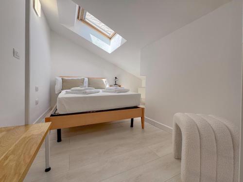 Postel nebo postele na pokoji v ubytování Borgo Loft - Design & Comfort by Host Hero