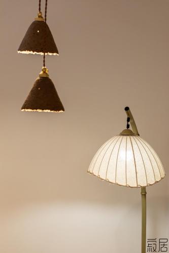 two lights are hanging on a wall next to a lamp at 汕头寂居 Shantou Ancient City Design Hotel in Shantou