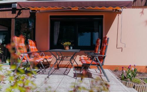 a table and chairs sitting on a patio at Ferienhaus Nachtigall in Schorfheide