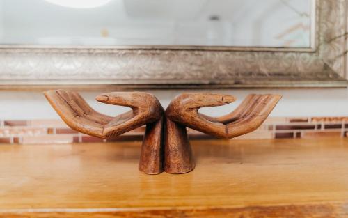 a pair of wooden sculptures sitting on a wooden floor at Ferienhaus Nachtigall in Schorfheide