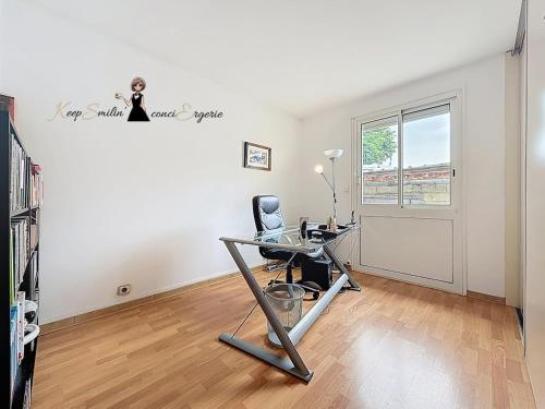 an office with a desk and a chair in a room at L Oasis tout confort en Béarn in Gelos