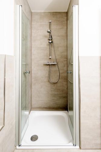 a bathroom with a shower with a glass door at Zweitraum in Oldenburg in Oldenburg