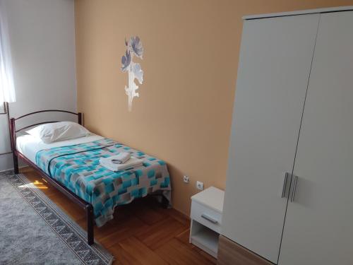 Postel nebo postele na pokoji v ubytování Apartments & Rooms 4 rijeke