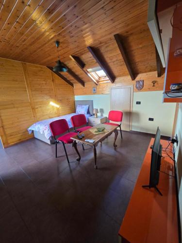 Cozy Attic Apartment