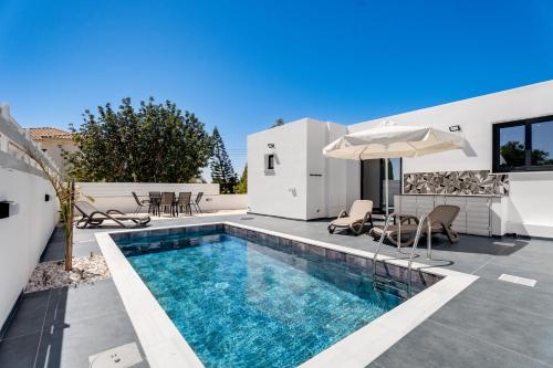 Foto PANATHEON - Luxury 1 & 2 bdr bungalows 300 meters from sandy beach! 4