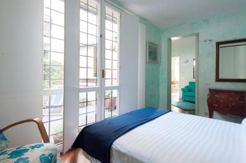 a bedroom with a bed and a large window at Appartamento fronte mare in Portovenere