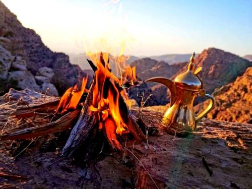 a tea kettle sitting on top of a mountain at Dana Rose camp outdoor camping in Dana