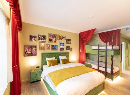 Katil atau katil-katil dalam bilik di Theater Hotel