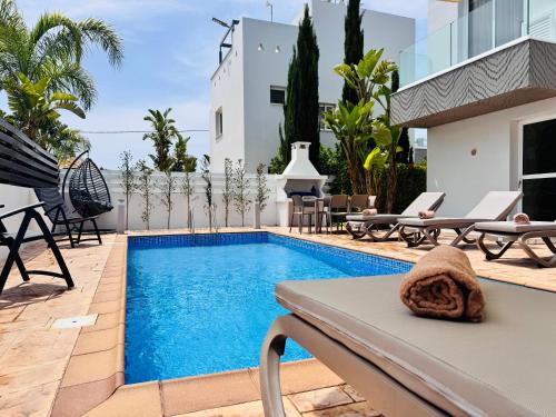 Πισίνα στο ή κοντά στο Nissini Wana Luxury Villa