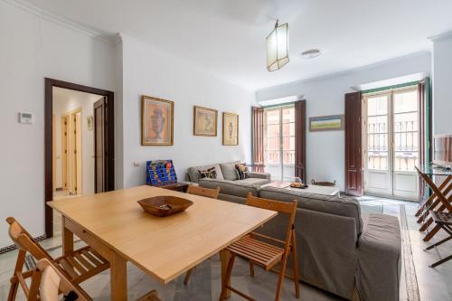 SevilleBnB Group- Cathedral Penthouse - Private terrace with Giralda views