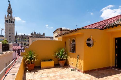 SevilleBnB Group- Cathedral Penthouse - Private terrace with Giralda views