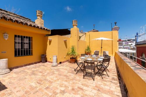 SevilleBnB Group- Cathedral Penthouse - Private terrace with Giralda views