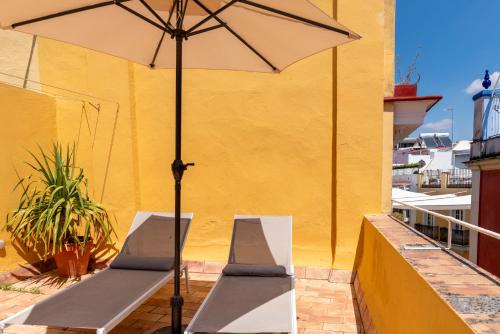 SevilleBnB Group- Cathedral Penthouse - Private terrace with Giralda views
