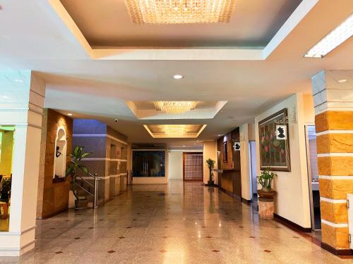 an empty hallway in a building with a ceiling at Eastern Grand Palace in Pattaya South