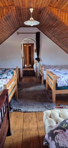 a room with four beds and a ceiling at Keedols Inn & Backpackers in Knysna