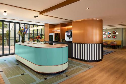 Ο χώρος του λόμπι ή της ρεσεψιόν στο Avani Museum Quarter Amsterdam Hotel