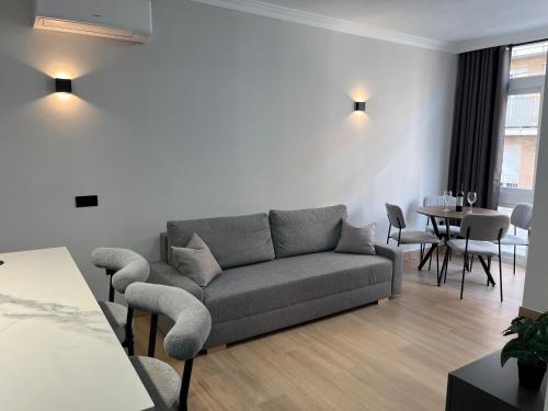 a living room with a couch and a table at Apartamento Solimar in Torre del Mar