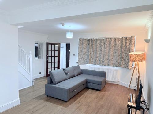 Posezení v ubytování Fountain House-Sleeps 5-Central Dagenham-Parking