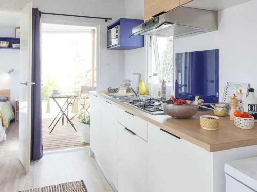 Køkken eller tekøkken på Camping 3 étoiles - Piscine - efb0gh