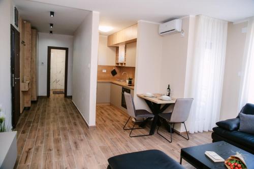 Galería fotográfica de Vila Lena Pool Resort - Apartman 13 en Vrdnik