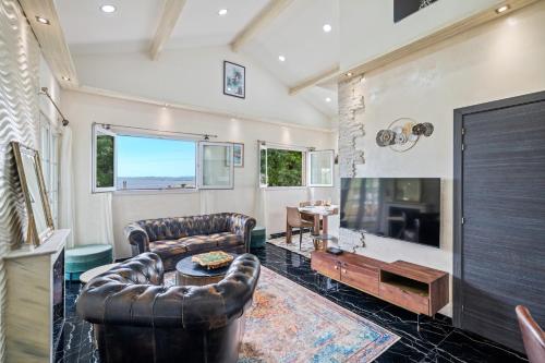 Villa Nissarda, Maison Niçoise avec vue mer, parking, à 5 minutes du port