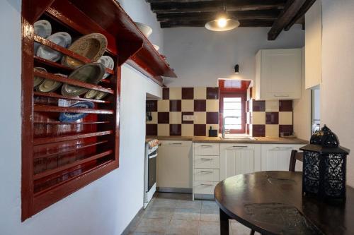 Cucina o angolo cottura di Traditional house in Sifnos