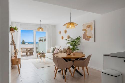 Luxury 2BR - 400m to Beach - Pool & Views - Casa Los Amigos